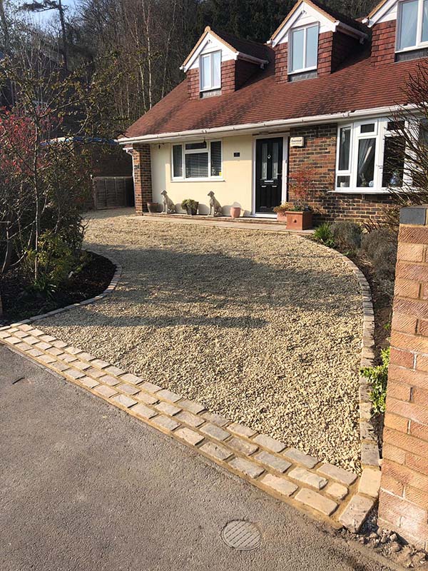 Decorative gravel driveway with setts edging